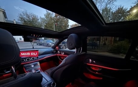 Mercedes-Benz E-Класс, 2018 год, 4 500 000 рублей, 24 фотография