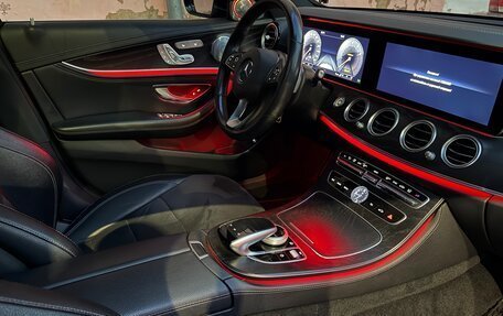 Mercedes-Benz E-Класс, 2018 год, 4 500 000 рублей, 28 фотография
