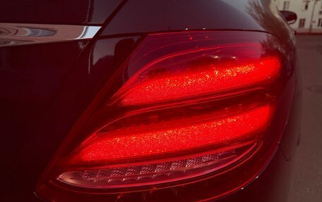 Mercedes-Benz E-Класс, 2018 год, 4 500 000 рублей, 31 фотография