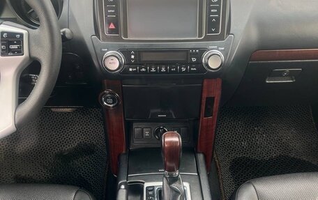 Toyota Land Cruiser Prado 150 рестайлинг 2, 2015 год, 3 437 000 рублей, 10 фотография