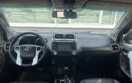 Toyota Land Cruiser Prado 150 рестайлинг 2, 2015 год, 3 437 000 рублей, 9 фотография