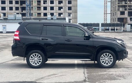 Toyota Land Cruiser Prado 150 рестайлинг 2, 2015 год, 3 437 000 рублей, 8 фотография