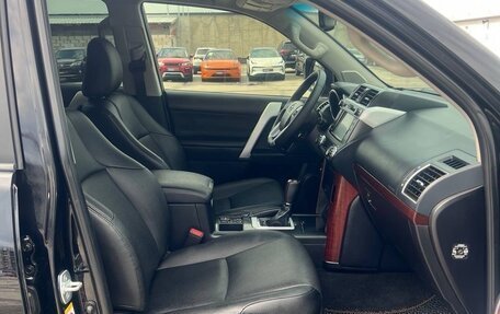 Toyota Land Cruiser Prado 150 рестайлинг 2, 2015 год, 3 437 000 рублей, 25 фотография