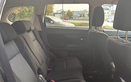 Mitsubishi Outlander III рестайлинг 3, 2021 год, 2 450 000 рублей, 7 фотография