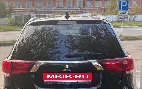 Mitsubishi Outlander III рестайлинг 3, 2021 год, 2 450 000 рублей, 5 фотография