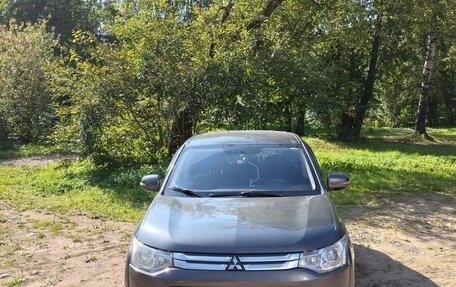 Mitsubishi Outlander III рестайлинг 3, 2014 год, 940 000 рублей, 1 фотография