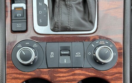 Volkswagen Touareg III, 2011 год, 1 860 000 рублей, 10 фотография