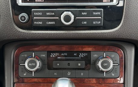 Volkswagen Touareg III, 2011 год, 1 860 000 рублей, 12 фотография