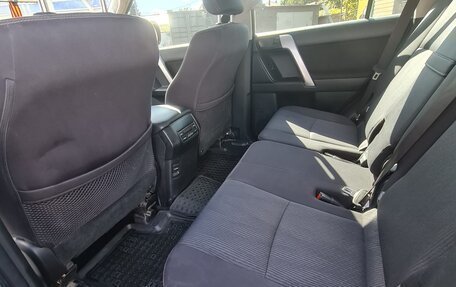 Toyota Land Cruiser Prado 150 рестайлинг 2, 2019 год, 4 300 000 рублей, 6 фотография