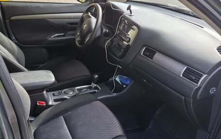 Mitsubishi Outlander III рестайлинг 3, 2014 год, 940 000 рублей, 3 фотография