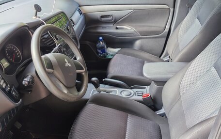 Mitsubishi Outlander III рестайлинг 3, 2014 год, 940 000 рублей, 4 фотография