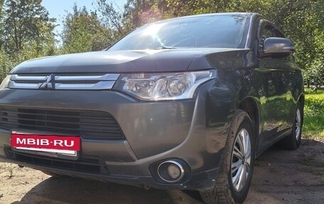 Mitsubishi Outlander III рестайлинг 3, 2014 год, 940 000 рублей, 10 фотография