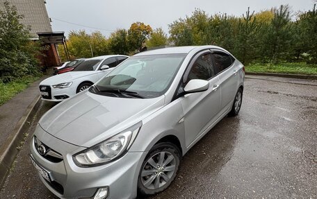 Hyundai Solaris II рестайлинг, 2011 год, 750 000 рублей, 1 фотография