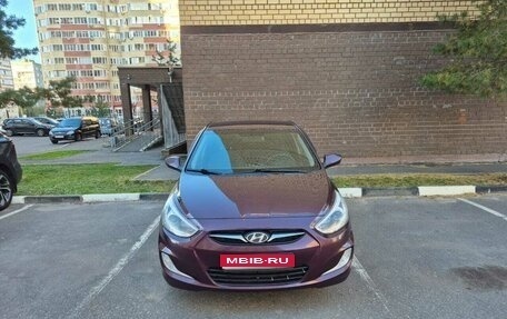 Hyundai Solaris II рестайлинг, 2013 год, 815 000 рублей, 1 фотография