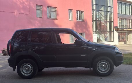 Chevrolet Niva I рестайлинг, 2015 год, 655 000 рублей, 3 фотография
