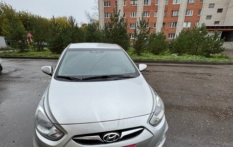 Hyundai Solaris II рестайлинг, 2011 год, 750 000 рублей, 2 фотография