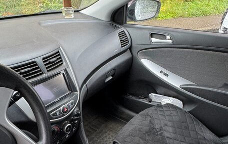 Hyundai Solaris II рестайлинг, 2011 год, 750 000 рублей, 10 фотография