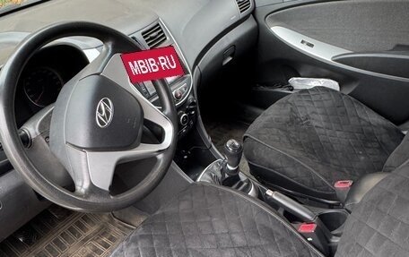 Hyundai Solaris II рестайлинг, 2011 год, 750 000 рублей, 11 фотография