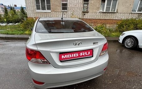 Hyundai Solaris II рестайлинг, 2011 год, 750 000 рублей, 4 фотография