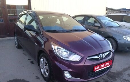 Hyundai Solaris II рестайлинг, 2012 год, 800 000 рублей, 2 фотография