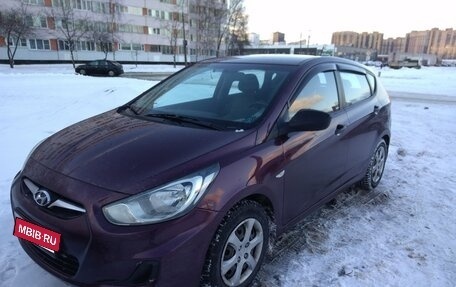 Hyundai Solaris II рестайлинг, 2012 год, 800 000 рублей, 3 фотография