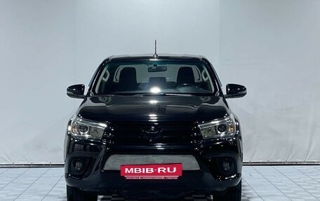 Toyota Hilux VIII, 2018 год, 2 400 000 рублей, 2 фотография