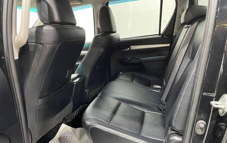 Toyota Hilux VIII, 2018 год, 2 400 000 рублей, 4 фотография