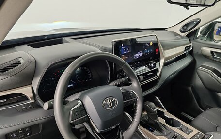 Toyota Highlander, 2025 год, 6 380 000 рублей, 21 фотография