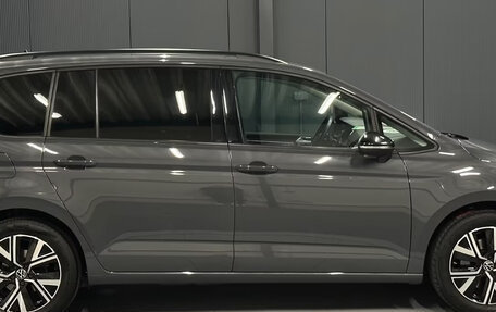 Volkswagen Touran III, 2022 год, 3 200 000 рублей, 8 фотография