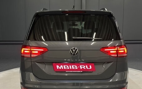 Volkswagen Touran III, 2022 год, 3 200 000 рублей, 5 фотография