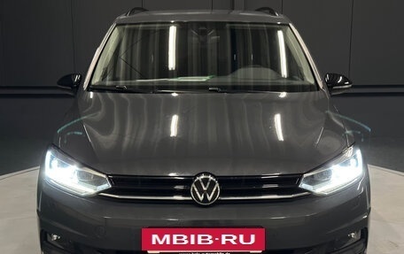 Volkswagen Touran III, 2022 год, 3 200 000 рублей, 2 фотография