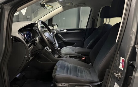 Volkswagen Touran III, 2022 год, 3 200 000 рублей, 9 фотография