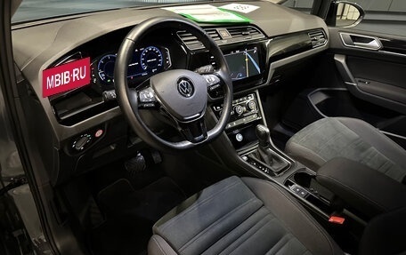 Volkswagen Touran III, 2022 год, 3 200 000 рублей, 10 фотография