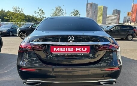 Mercedes-Benz E-Класс, 2021 год, 2 800 000 рублей, 4 фотография