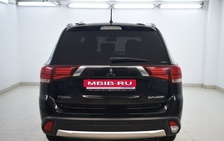 Mitsubishi Outlander III рестайлинг 3, 2016 год, 1 690 000 рублей, 3 фотография