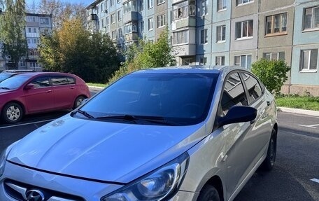 Hyundai Solaris II рестайлинг, 2011 год, 730 000 рублей, 4 фотография