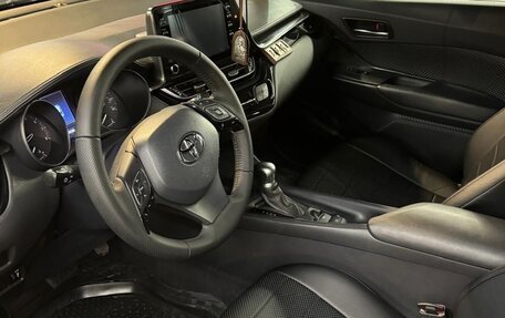 Toyota C-HR I рестайлинг, 2018 год, 1 800 000 рублей, 10 фотография