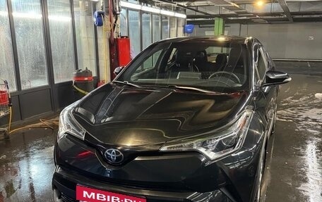 Toyota C-HR I рестайлинг, 2018 год, 1 800 000 рублей, 9 фотография