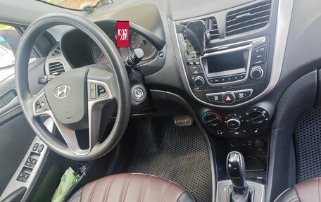 Hyundai Solaris II рестайлинг, 2016 год, 1 000 000 рублей, 4 фотография