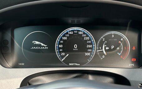 Jaguar F-Pace, 2016 год, 3 200 000 рублей, 17 фотография