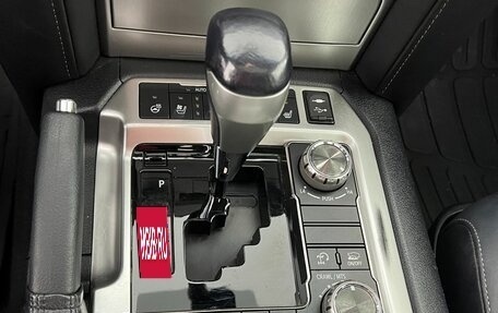 Toyota Land Cruiser 200, 2015 год, 5 399 000 рублей, 23 фотография