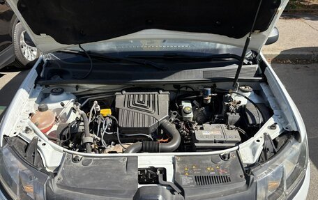 Renault Logan II, 2017 год, 430 000 рублей, 7 фотография