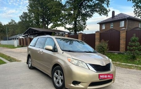 Toyota Sienna III, 2010 год, 1 600 000 рублей, 1 фотография
