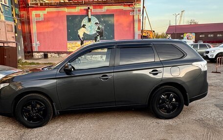 Mitsubishi Outlander III рестайлинг 3, 2013 год, 1 350 000 рублей, 3 фотография