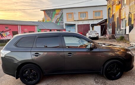 Mitsubishi Outlander III рестайлинг 3, 2013 год, 1 350 000 рублей, 8 фотография