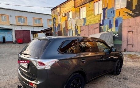 Mitsubishi Outlander III рестайлинг 3, 2013 год, 1 350 000 рублей, 9 фотография