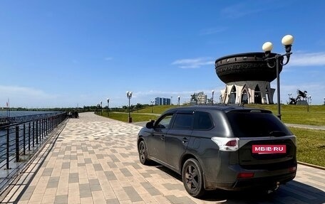 Mitsubishi Outlander III рестайлинг 3, 2013 год, 1 350 000 рублей, 2 фотография