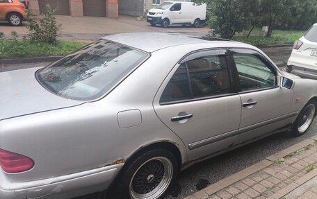 Mercedes-Benz E-Класс, 1997 год, 210 000 рублей, 2 фотография