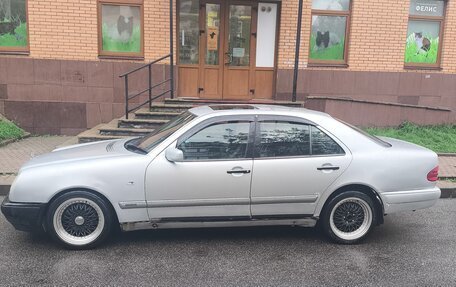 Mercedes-Benz E-Класс, 1997 год, 210 000 рублей, 5 фотография