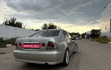 Lexus IS II рестайлинг 2, 2000 год, 900 000 рублей, 3 фотография